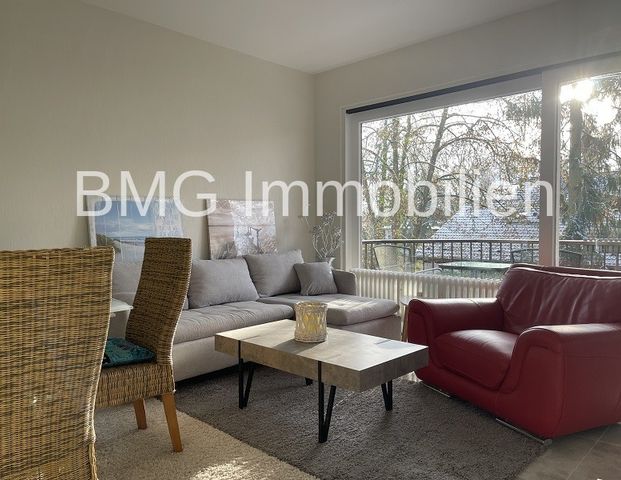 Sonnige zwei Zimmer, Balkon, Tiefgarage, Hobbyraum - komplett möbliert - Photo 1