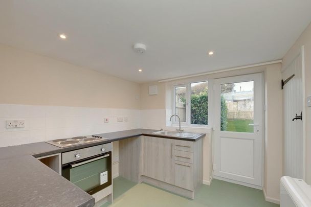 2 bedroom end of terrace house to rent - Photo 1