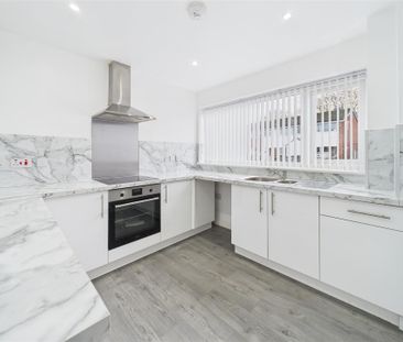 3 bedroom Terraced House to rent - Photo 4