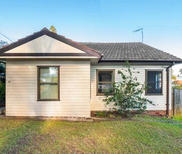 Spacious Home in a Convenient Location, Large Garden - Photo 4