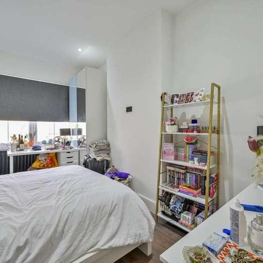 Wandsworth High Street, Wandsworth, SW18 - Photo 1