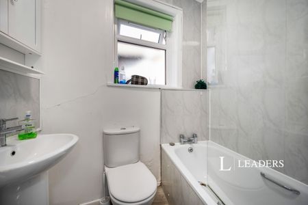 4 bedroom house to rent Mafeking Road, PO4 - Photo 3