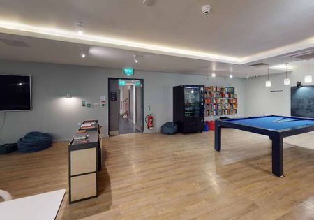 Gold 2 Bed Apartment - Photo 2