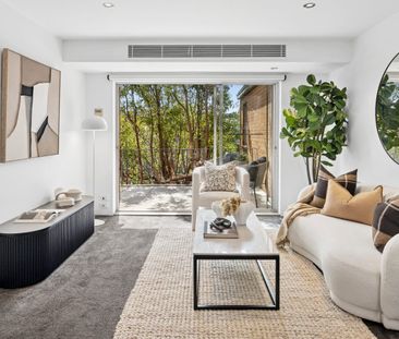 Executive Furnished Residence with Unparalleled Rooftop Terrace and... - Photo 1