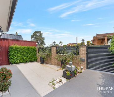 Street Facing Granny Flat - Photo 1