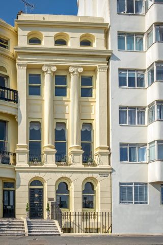 1 Bed Flat, Brunswick Terrace, BN3 - Photo 2