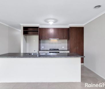 4 Bedroom Family Living in Tarneit - Photo 3
