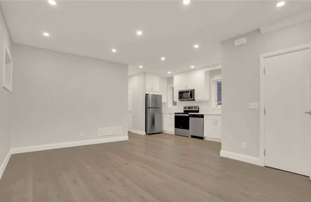 For Lease - 346 Lauder Avenue Unit# Main Fl, Toronto, Ontario - Photo 4
