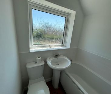 4 bedroom detached house to rent - Photo 2