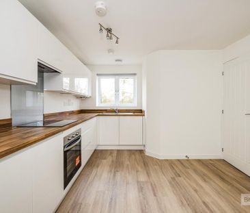 3 bedroom semi-detached house to rent - Photo 4