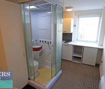 1 bedroom Flat To Let - Photo 3