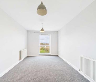 Commonwealth Drive, Three Bridges, Crawley, West Sussex, RH10 - Photo 3