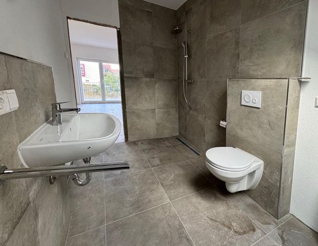 Moderne Neubau-2-Zimmer-Wohnung im Dachgeschoss - Foto 1