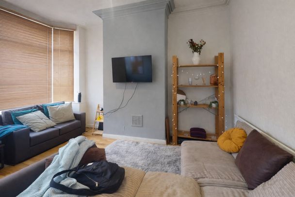 3 Bed Terraced House, Birkin Avenue, NG7 - Photo 1