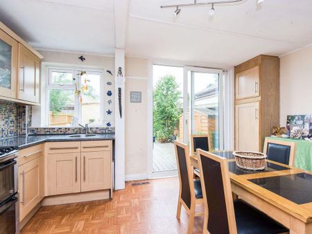 3 bedroom semi-detached house to rent - Photo 2