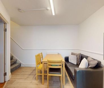 3 bedroom flat to rent - Photo 2