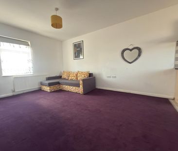 1 Bed Flat, High Road, IG1 - Photo 2