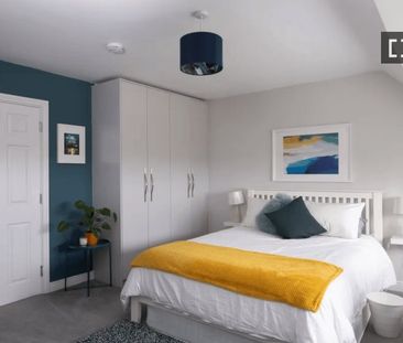 Room for rent in 4-bedroom house in Rathcoole, Dublin - Photo 6