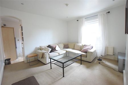 1 bedroom Flat in London Road, Reading - Photo 5
