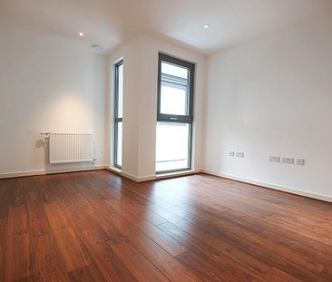 TW8, Westgate House - Photo 2