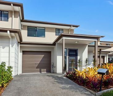 For Lease: Beautifully Presented Duplex in a Sought-After Waterford... - Photo 4