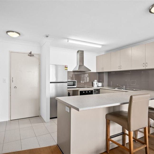 Renovated fully furnished 2 bedroom apartment, - Photo 1