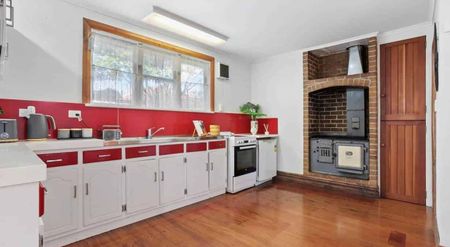 Hop, Skip and A Jump To Roskill Schools! - Photo 2