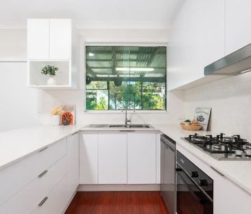 Tastefully Updated, Modern And Spacious, Character Filled Three Bed... - Photo 6