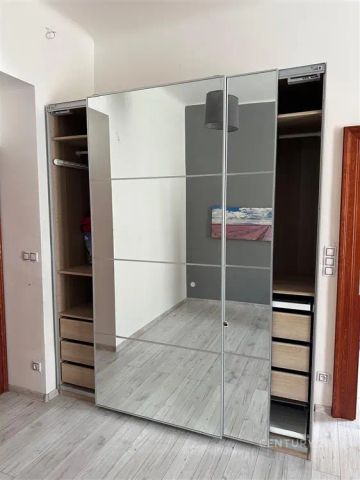 Moderní Byt 2+kk po rekonstrukci ve Vršovicích - Photo 3