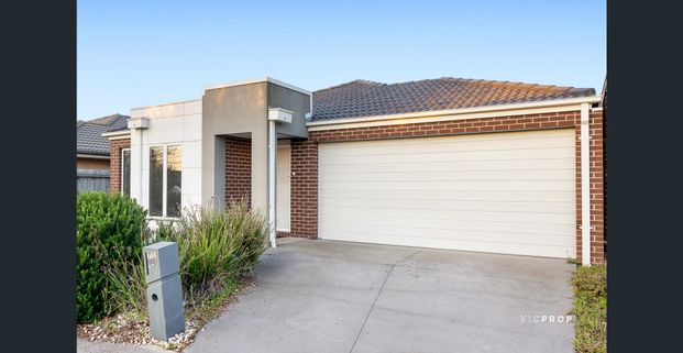 Charming Family Home in Alamanda K-9 College School Zone - Photo 1