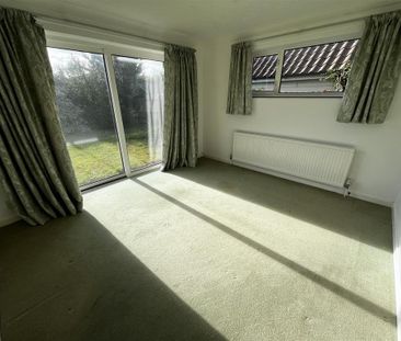 3 bedroom detached bungalow to rent - Photo 3