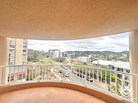 RARE Spacious 2 Bedroom with Amazing View at Auchenflower - SYLVAN GROVE - Photo 4