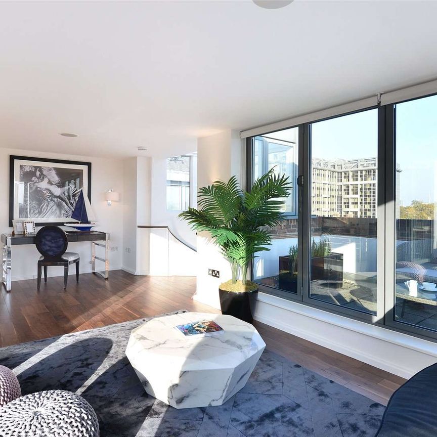 Penthouse apartment with three spacious bedrooms, within this modern building in the heart of Kensington. - Photo 1