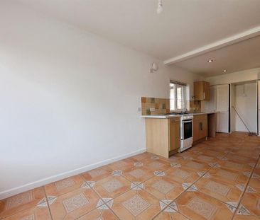 3 bedroom semi-detached bungalow to rent - Photo 5