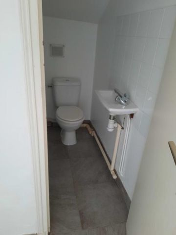 Studio entièrement rénové avec balcon et parking - Photo 4