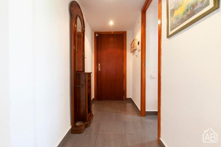 Spacious, 3 bedroom apartment close to the Barceloneta beach - Photo 2