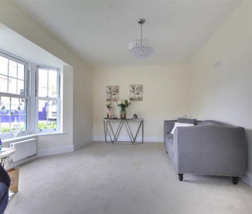 3 bedroom end of terrace house to rent - Photo 2