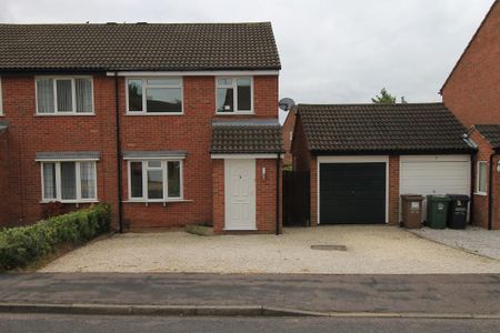 3 bedroom semi-detached house to rent - Photo 3