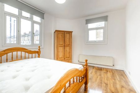 2 Bed Flat, Goodrich Road, SE22 - Photo 2