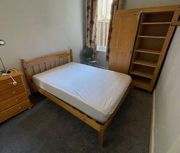 Room in a Shared House, Harberson Road, SW12 - Photo 5