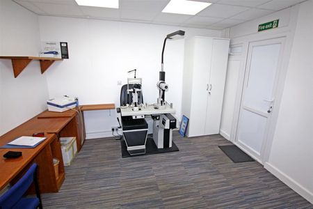 Commercial to Rent in High Street, Rushden, Northants, NN10 - Photo 4