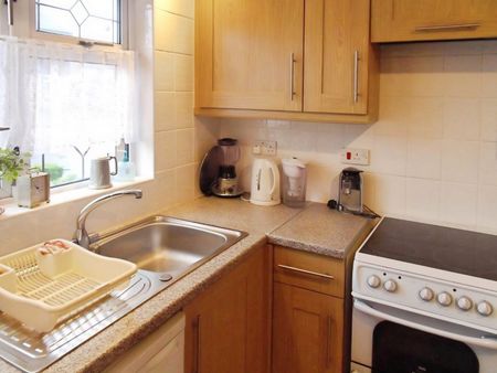 2 bedroom Bungalow To Let - Photo 4