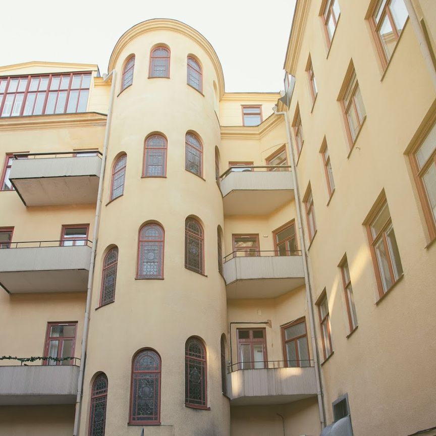 Nybrogatan 7 - Foto 1