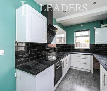 3 bedroom semi-detached house to rent - Photo 5