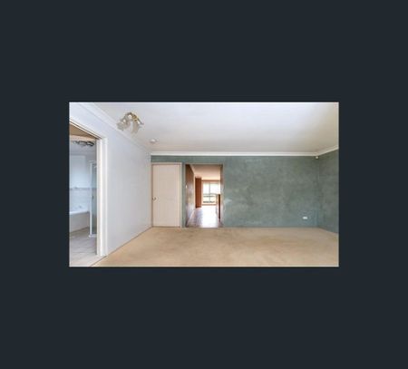 13 Waugh Cl, Blue Haven, NSW 2262 - Photo 3