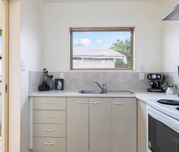 2 bedroom house with 1 bathroom - Photo 1