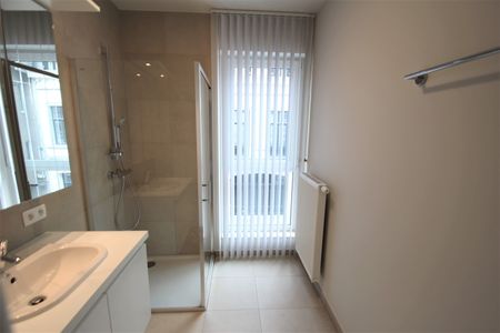 Zeer verzorgd twee-slaapkamer appartement met terras - Photo 2