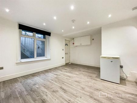 Studio to rent - Photo 2