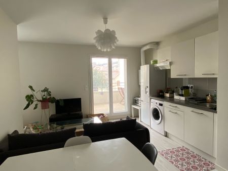 Appartement - 2 pièces - CHAMALIERES (Banque de France) - Photo 2