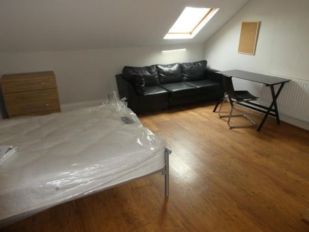 6 bedroom terraced house to rent - Photo 3